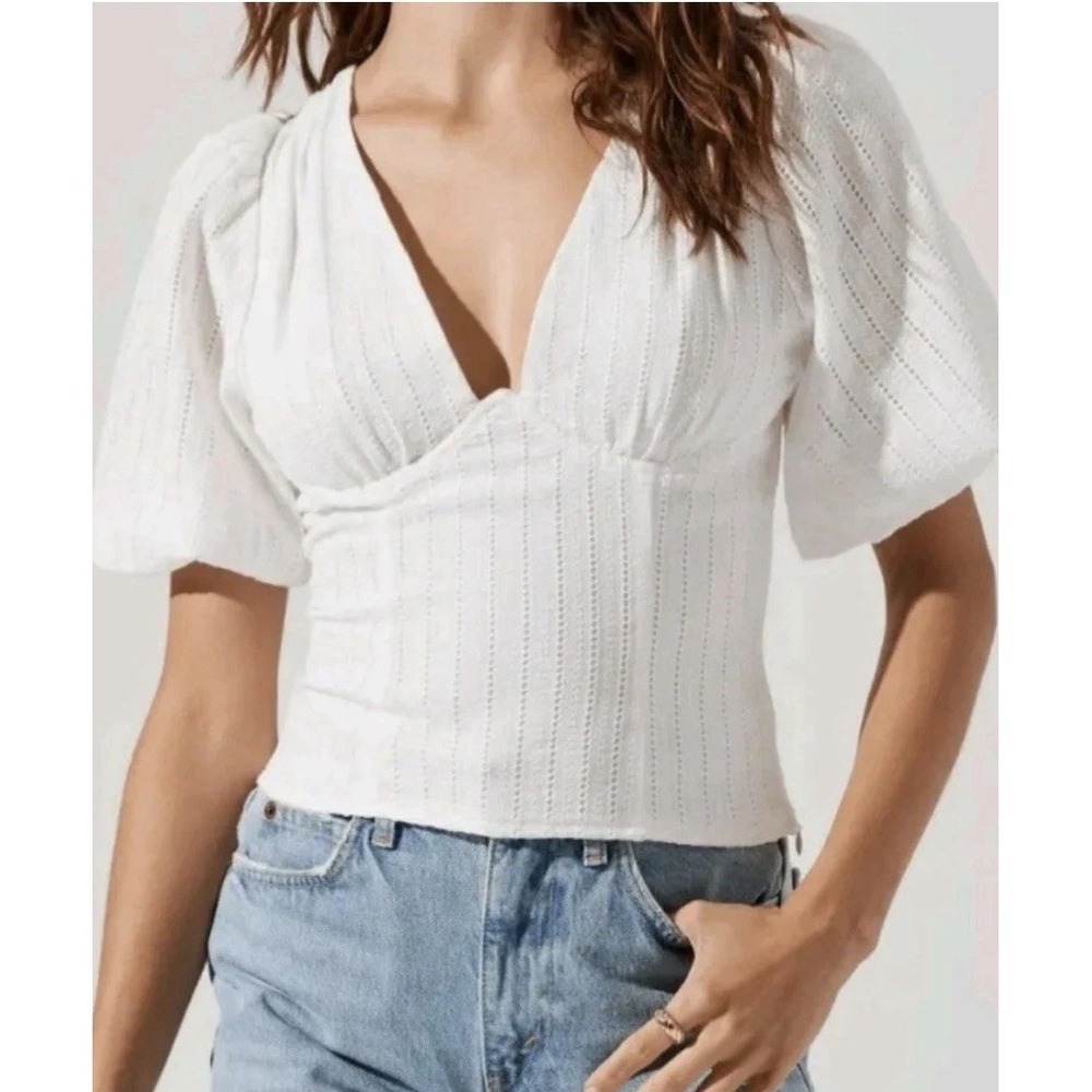 NWT ASTR the Label White Top, Bubble Sleeve, Back Tie, Underwire, Size Small